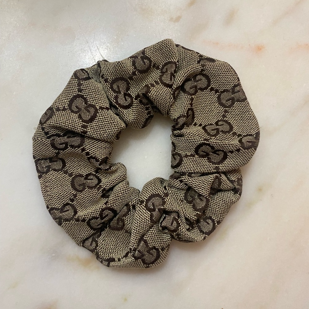 GG scrunchi—
